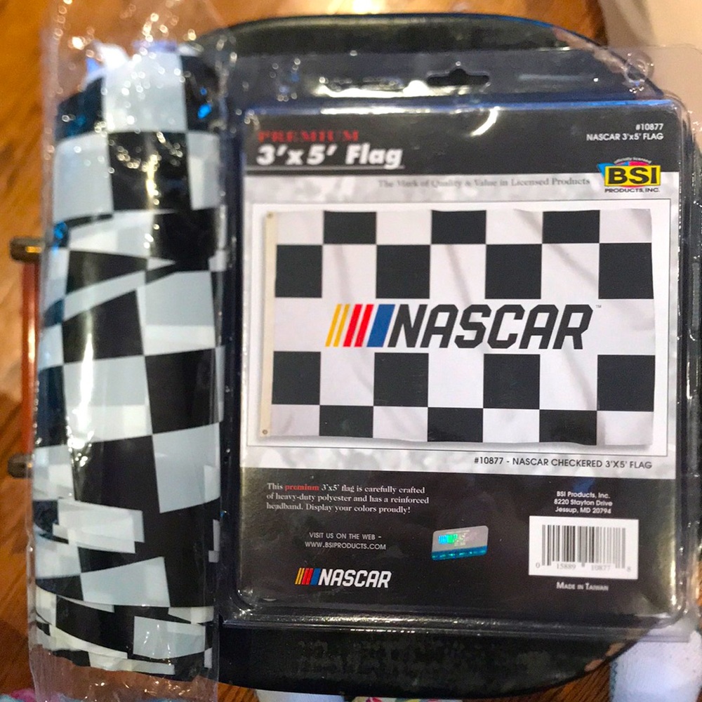 NASCAR flag 3’x5’ and checkered banner